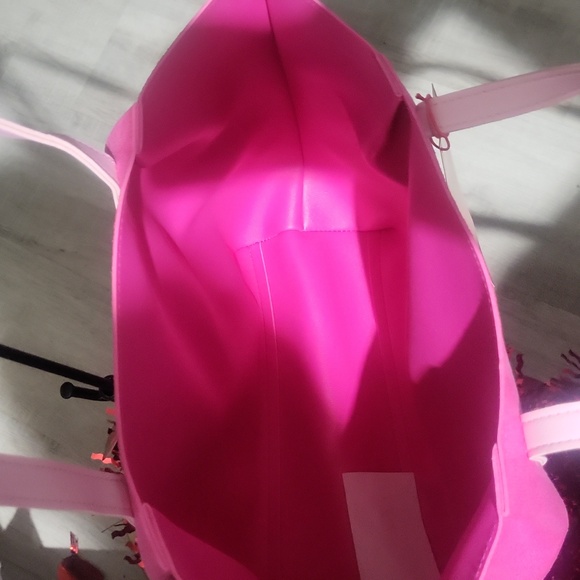 Juicy Couture Vibrant Pink Tote - Picture 5 of 7